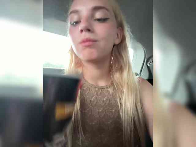 AstridMoss webcam