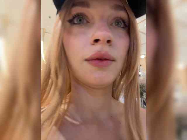 AstridMoss Sex Cam Show