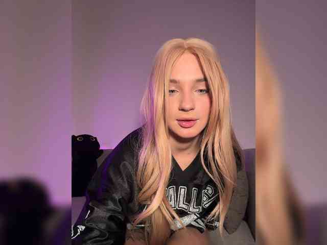 AstridMoss webcam