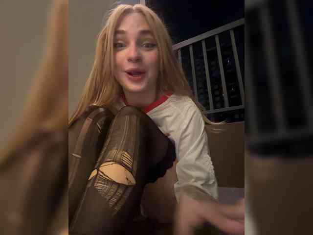 AstridMoss webcam