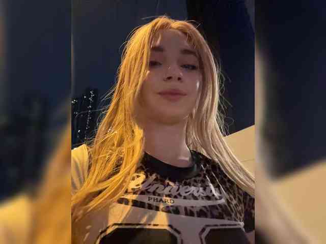AstridMoss webcam