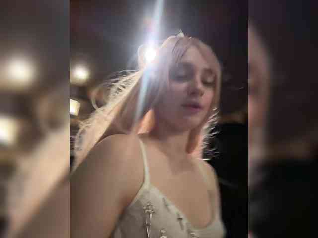 AstridMoss Sex Cam Show