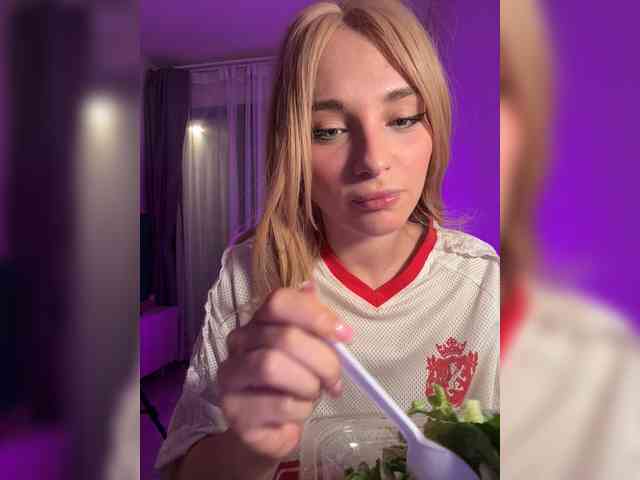 AstridMoss webcam