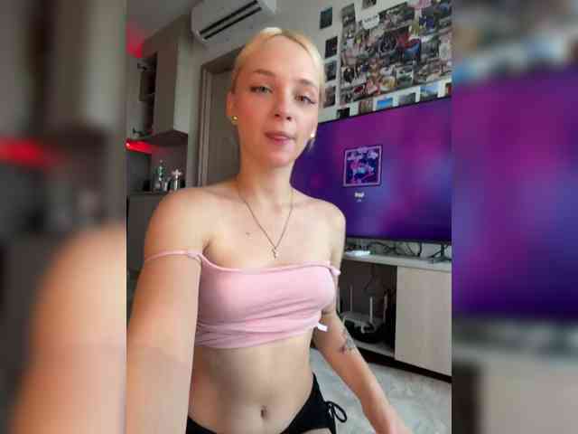 AstridMoss webcam
