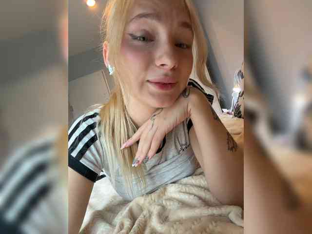 AstridMoss webcam