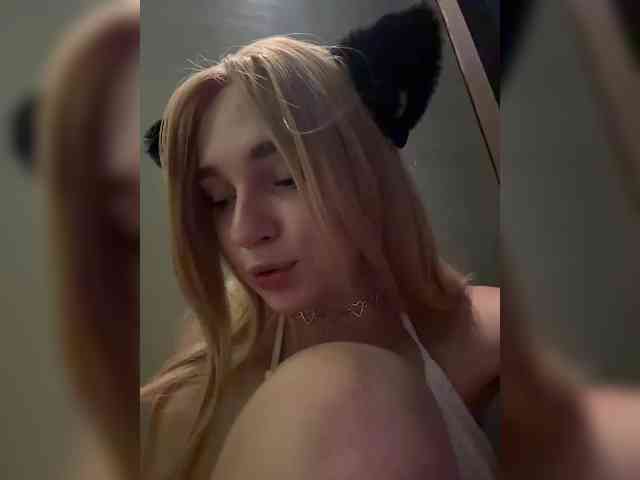 AstridMoss webcam