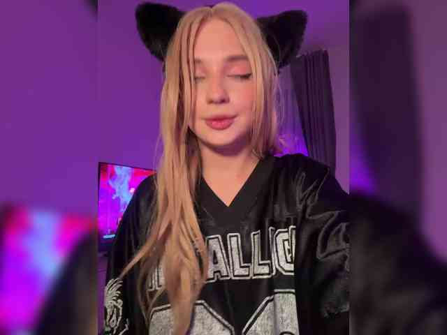 AstridMoss webcam