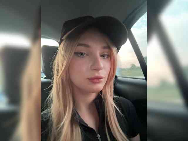 AstridMoss webcam