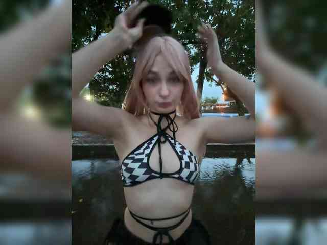 AstridMoss webcam