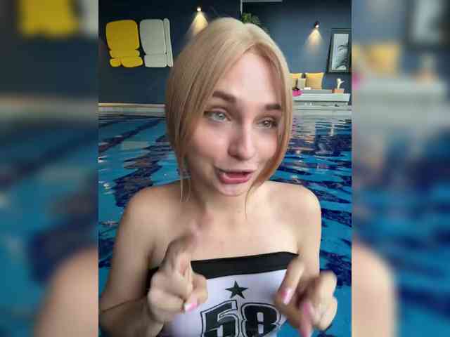 AstridMoss webcam