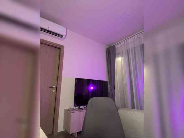 AstridMoss webcam