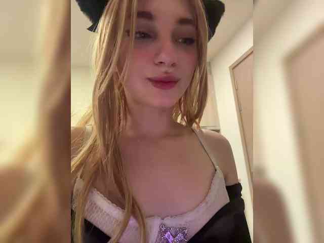 AstridMoss webcam