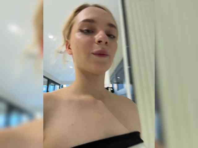 AstridMoss webcam