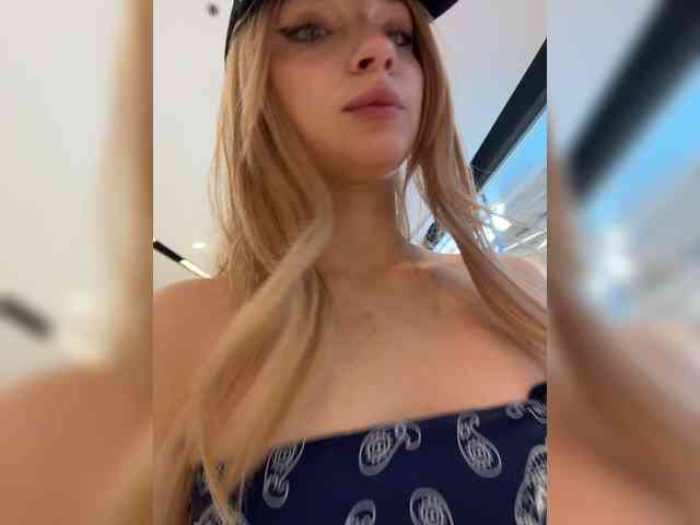 Model: astridmoss