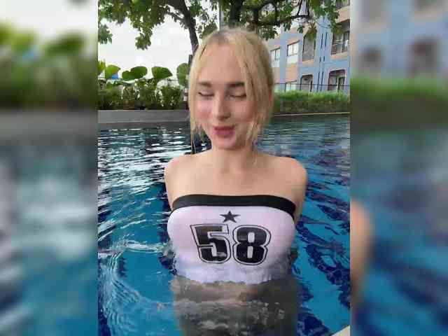 AstridMoss webcam