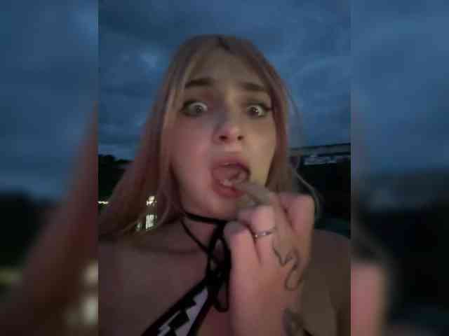 AstridMoss webcam