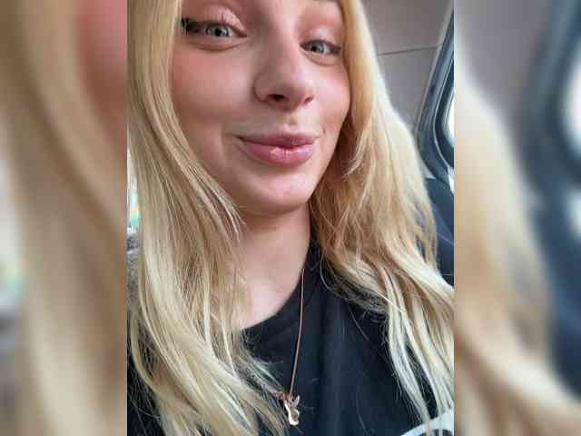 AstridMoss webcam