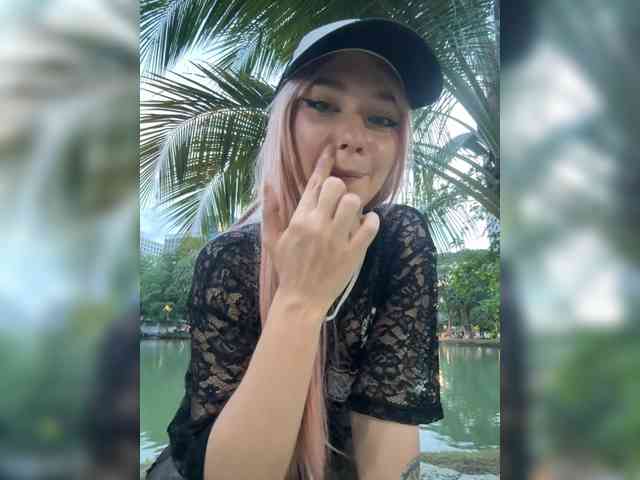 AstridMoss webcam