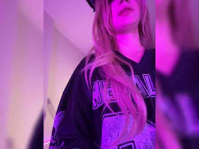 AstridMoss webcam
