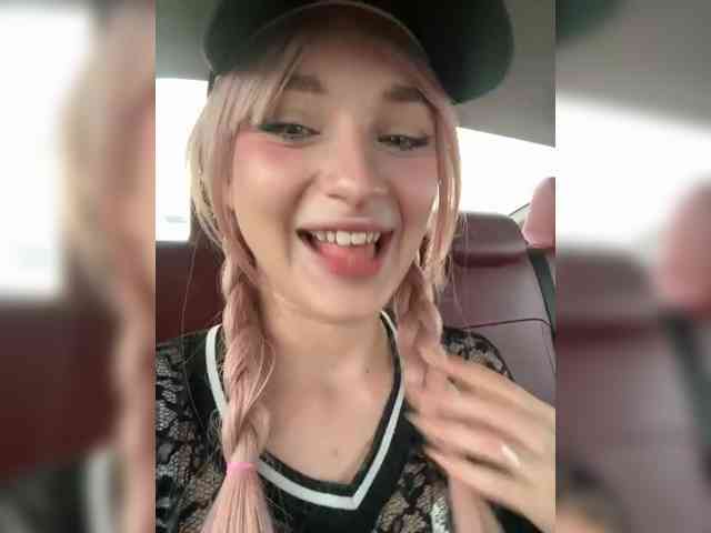 AstridMoss webcam