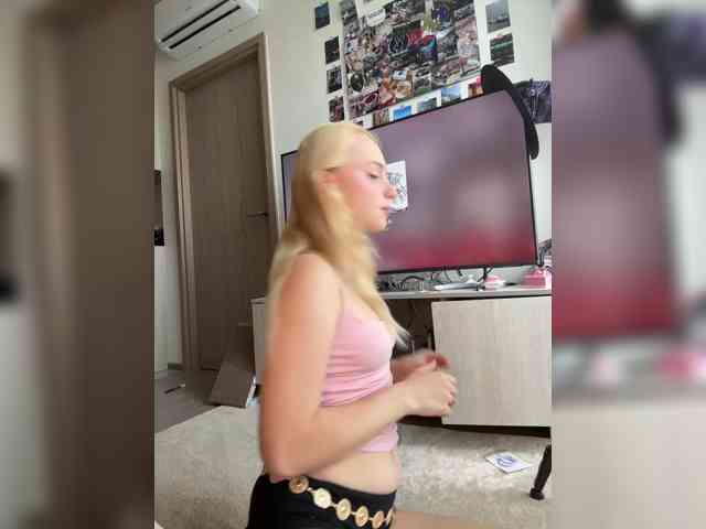 AstridMoss webcam