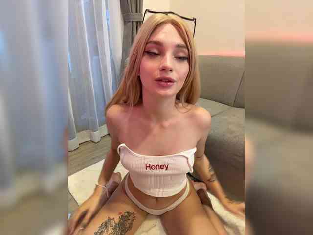 Model: astridmoss