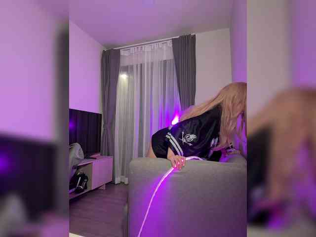 AstridMoss webcam