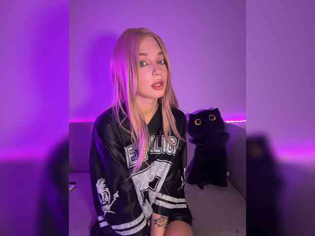 AstridMoss webcam