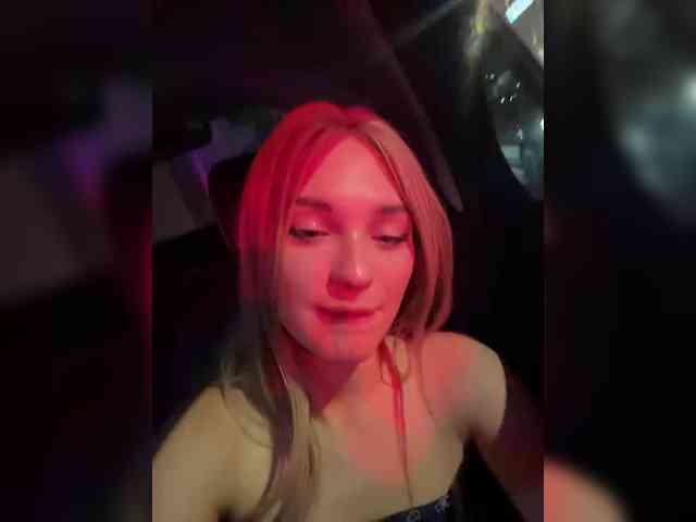 AstridMoss webcam