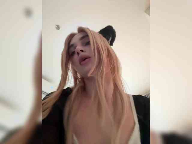 AstridMoss webcam