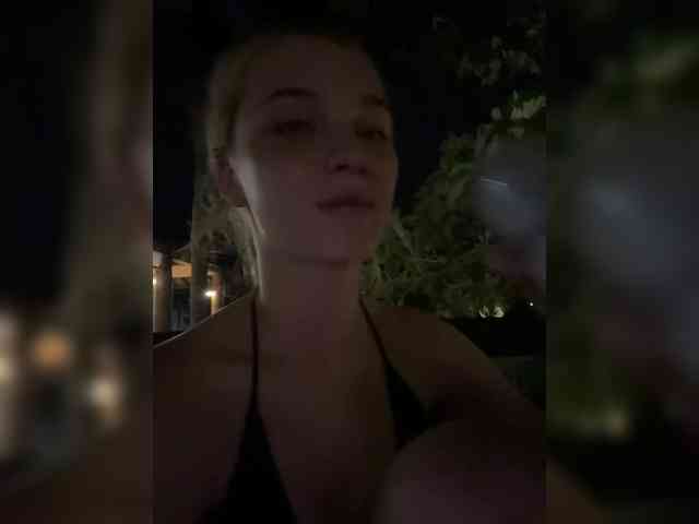 AstridMoss webcam