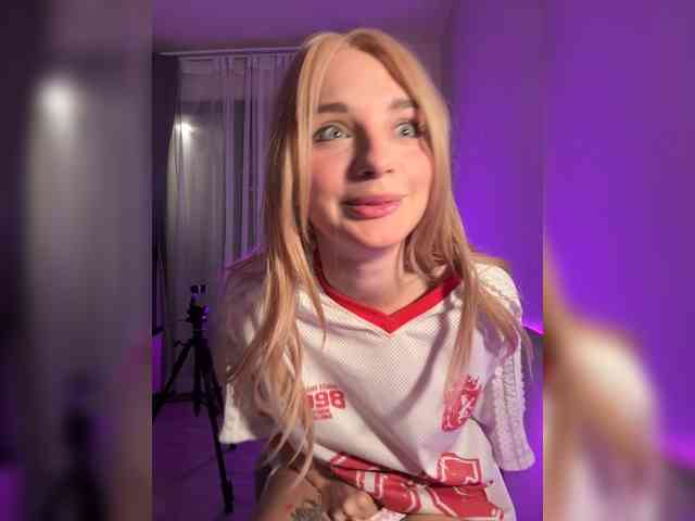 AstridMoss webcam