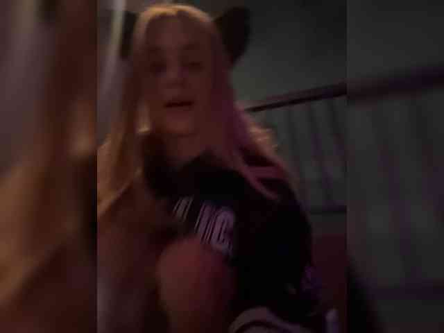 AstridMoss webcam
