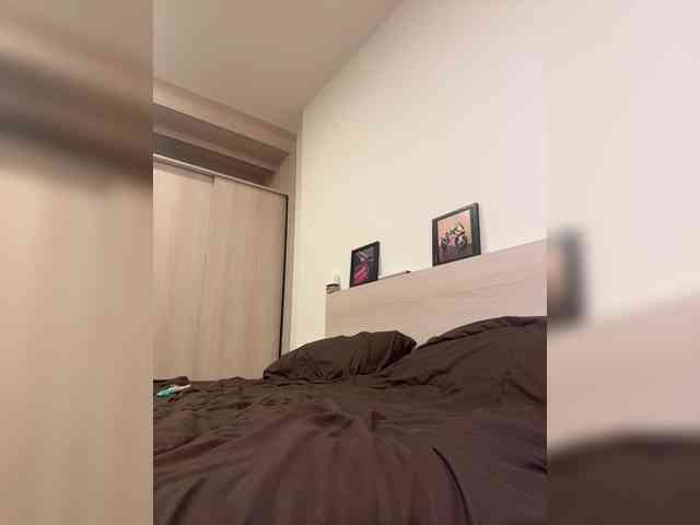 AstridMoss webcam