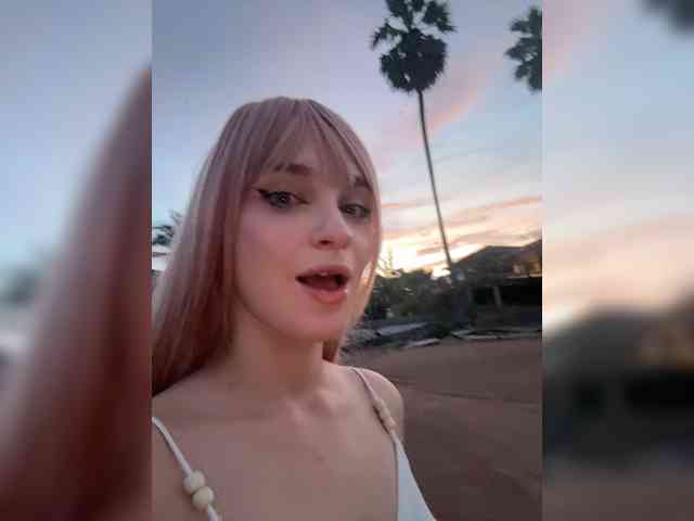 AstridMoss webcam