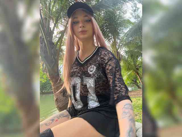 AstridMoss webcam