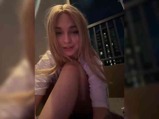 AstridMoss webcam
