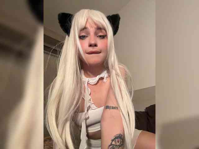 AstridMoss Sex Cam Show