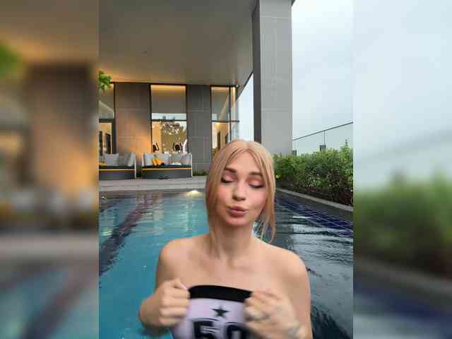 AstridMoss webcam