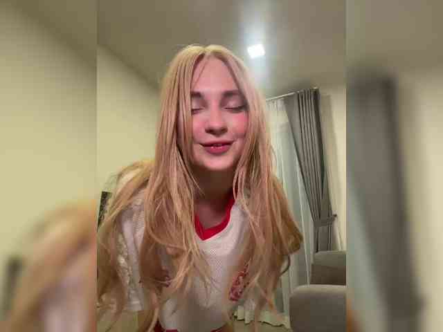AstridMoss webcam