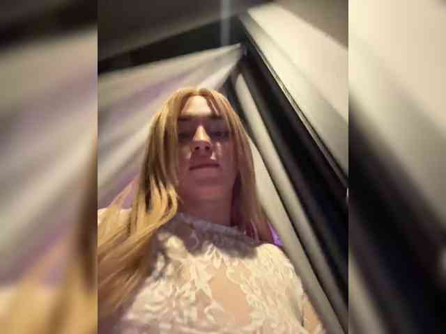 AstridMoss webcam