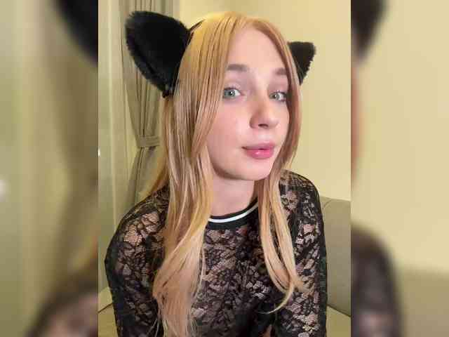 AstridMoss webcam