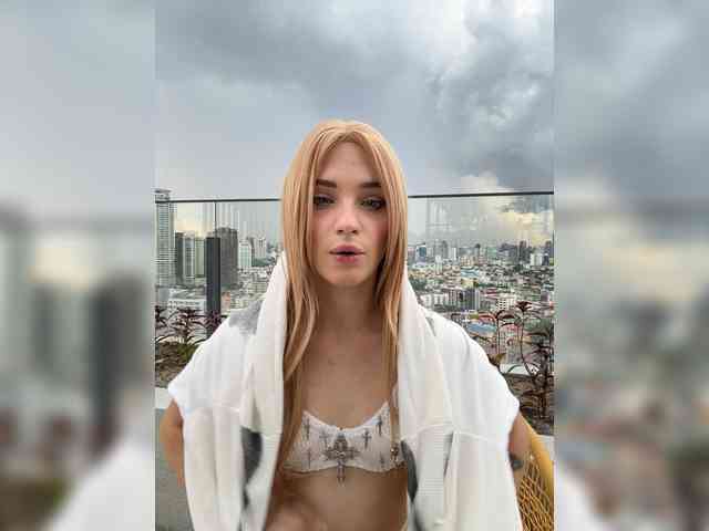 AstridMoss webcam