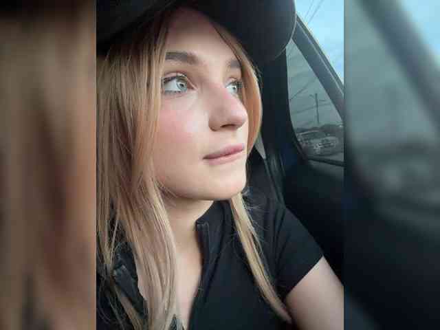 AstridMoss Sex Cam Show