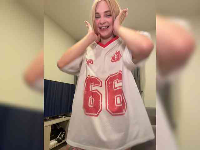 AstridMoss webcam