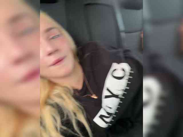 AstridMoss webcam