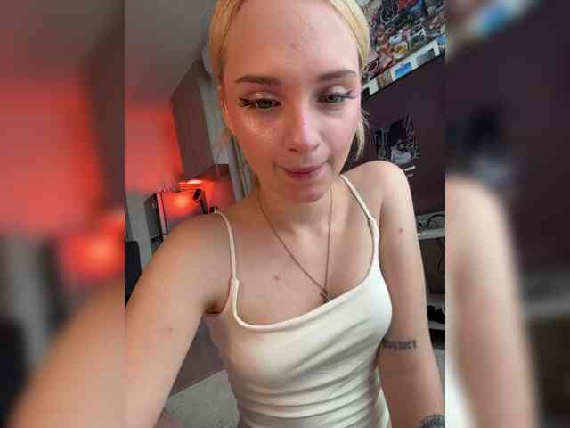 AstridMoss webcam