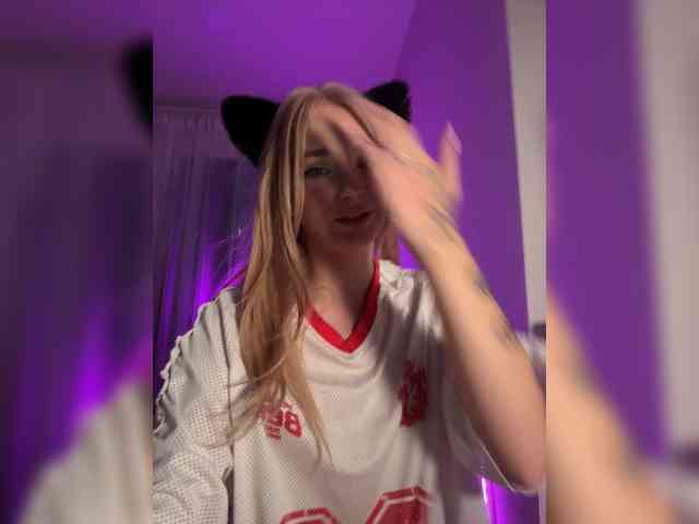 AstridMoss webcam