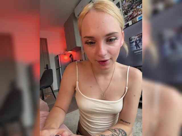 AstridMoss webcam