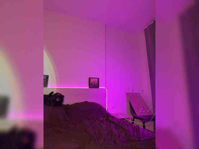 AstridMoss webcam